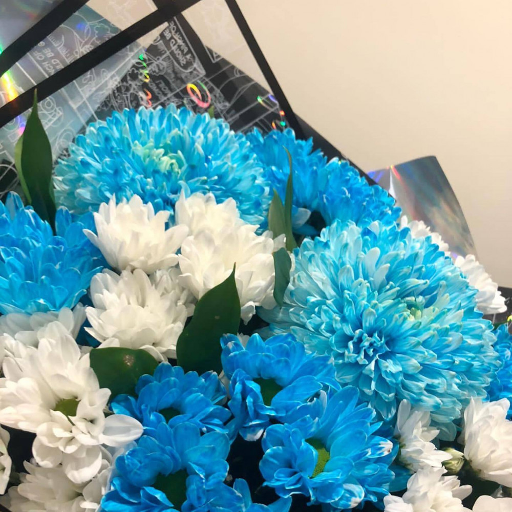 Букет цветов «Букет из синих и белых хризантем» - фото 3