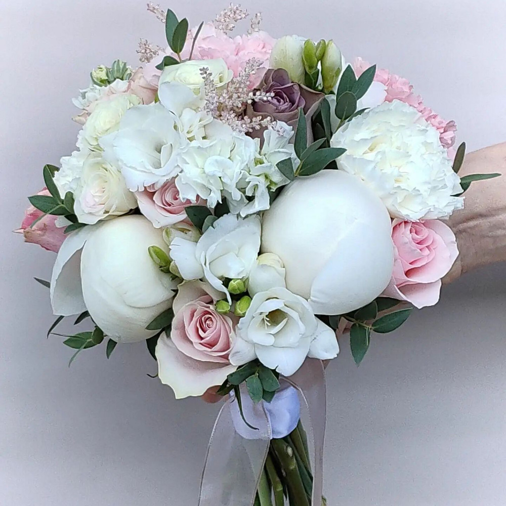 Букет цветов «Букет невесты из белых пионов»