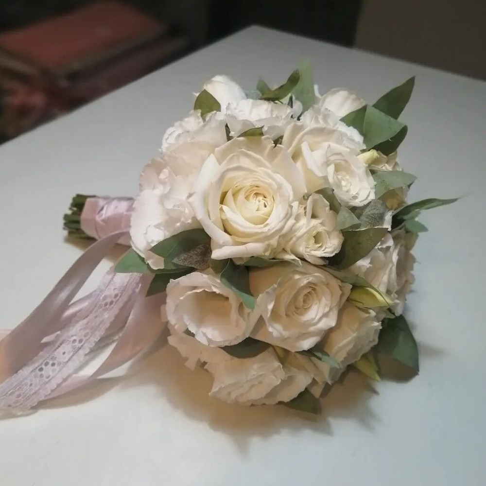 Букет цветов «Букет невесты из белых роз и эустома» - фото 4