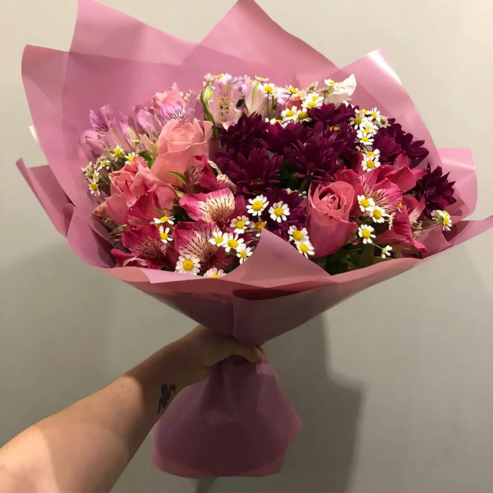 Букет цветов «Букет из ромашек, роз и хризантем»