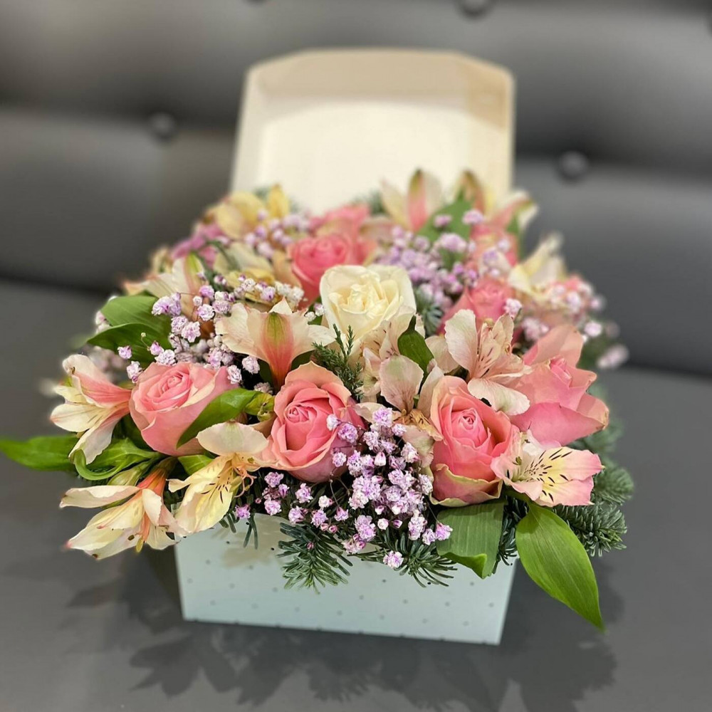 Букет цветов «Композиция из альстромерии и роз»
