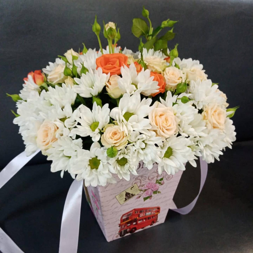 Букет цветов «Композиция из кустовой розы и хризантемы»
