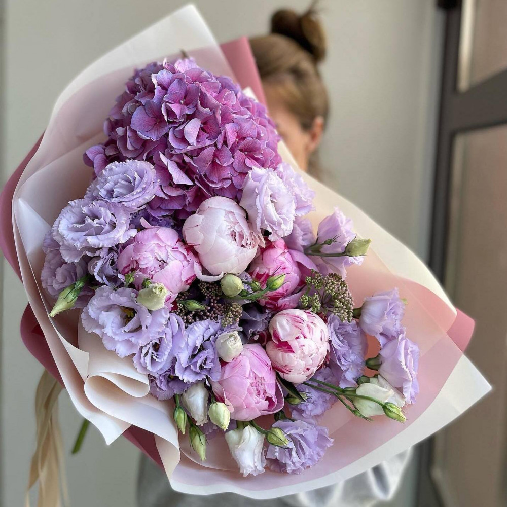 Букет цветов «Букет из пионов и фиолетовой гортензии»
