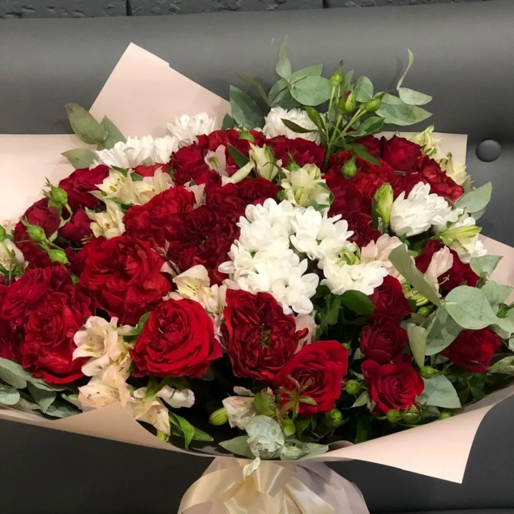 Букет цветов «Букет из пионовидных роз, альстромерии и хризантем» - фото 2