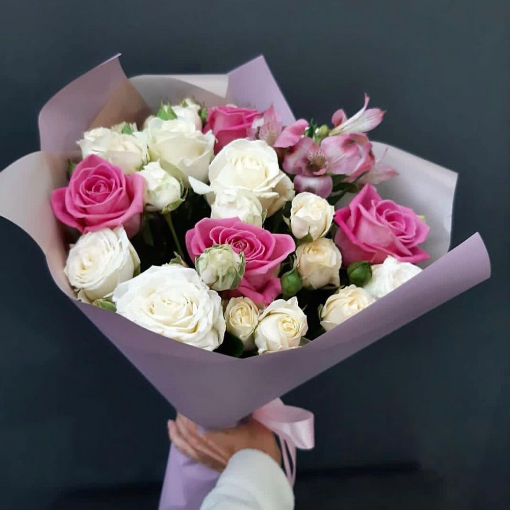 Букет цветов «Букет из розовых роз и альстромерий»