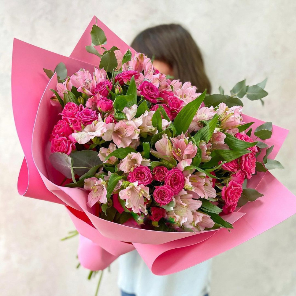 Букет цветов «Кустовые розы и альстромерия» - фото 2