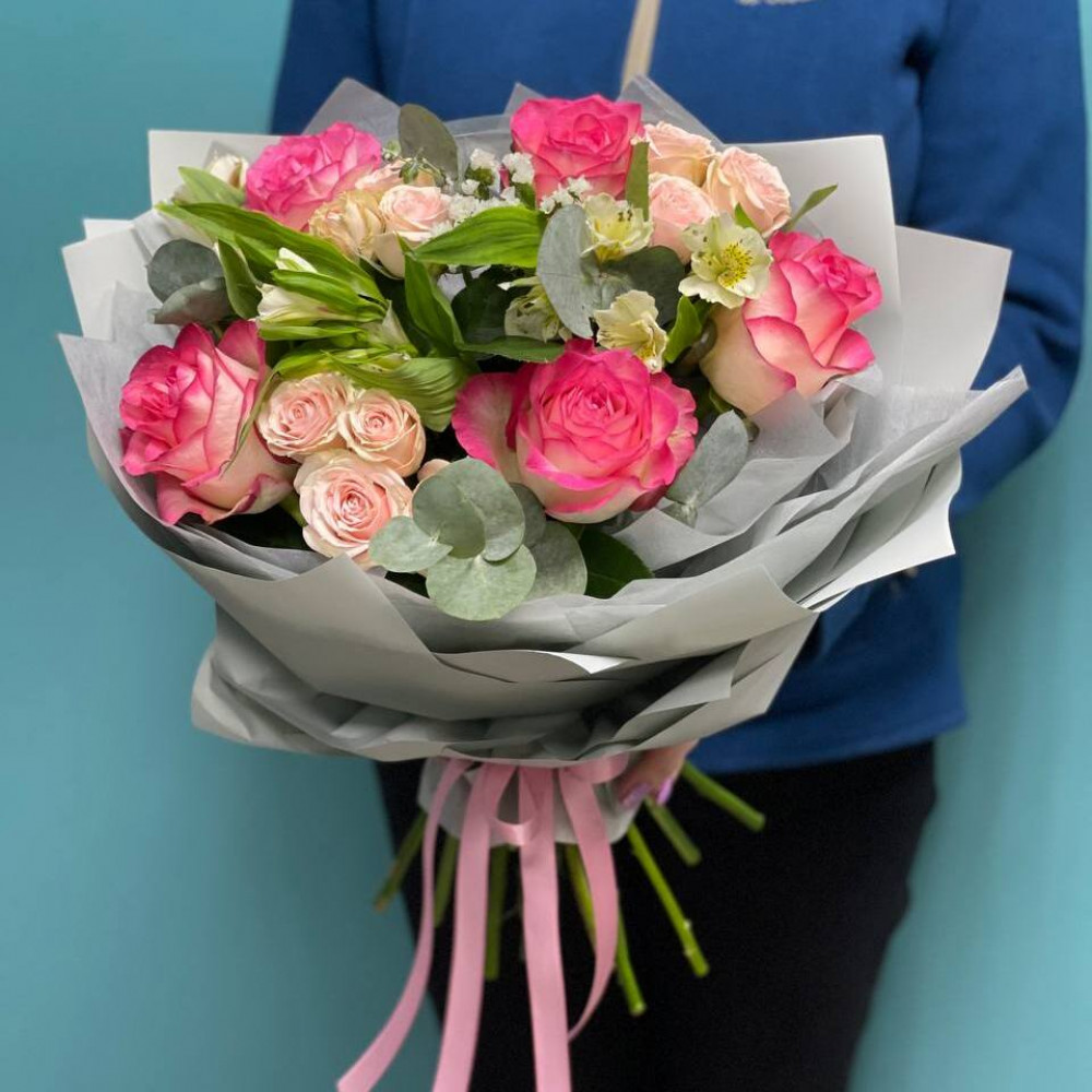 Букет цветов «Кустовые розы и альстромерия» - фото 3