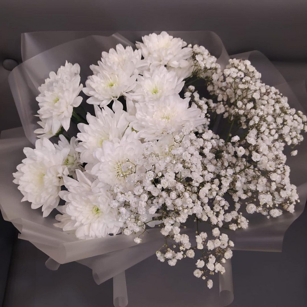 Букет цветов «Букет из белой хризантемы и белой гипсофилы» - фото 2